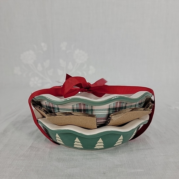2 Pack Mini Christmas Pie Plates  Holiday Time Red Truck Tree . NEW - Picture 2 of 3
